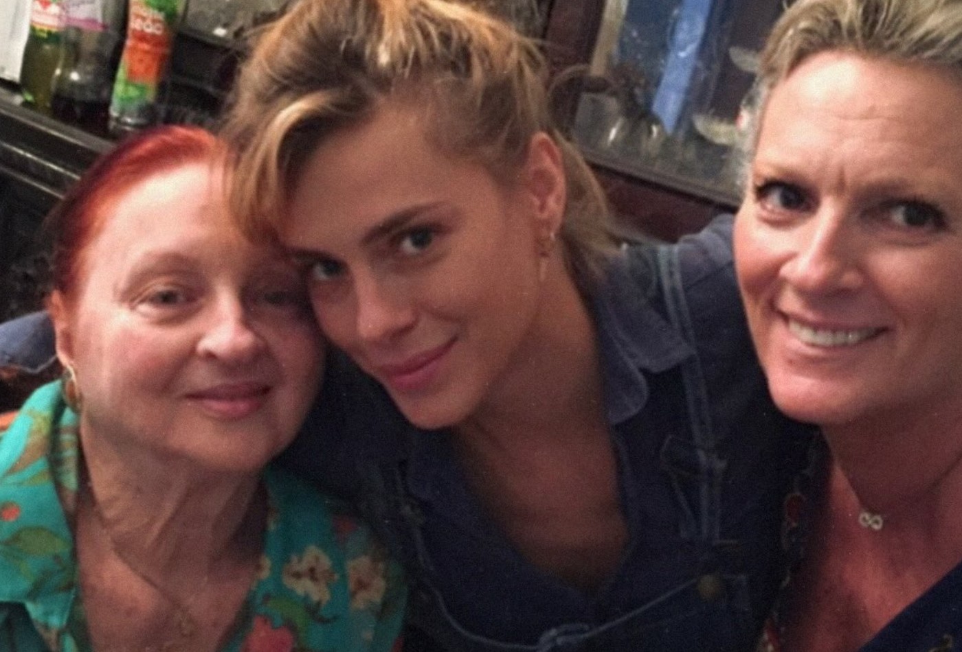 Carolina Dieckmmann fala sobre morte da avó e da mãe: 