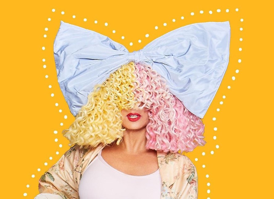 Cantora SIA revela que teve terceira filha ao entrar com pedido de divórcio