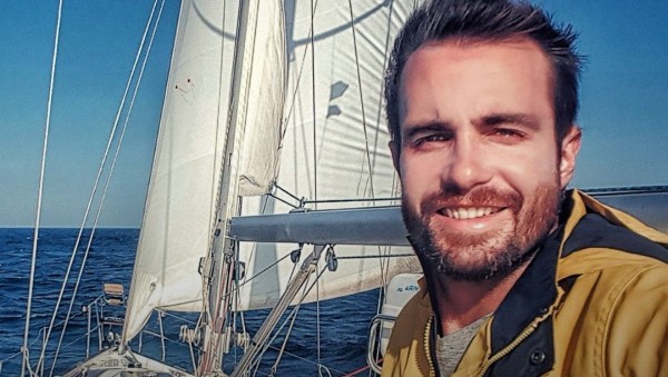 Max Fercondini diz que se sente realizado em viver em barco fora dos holofotes: 'Aposentado das novelas'