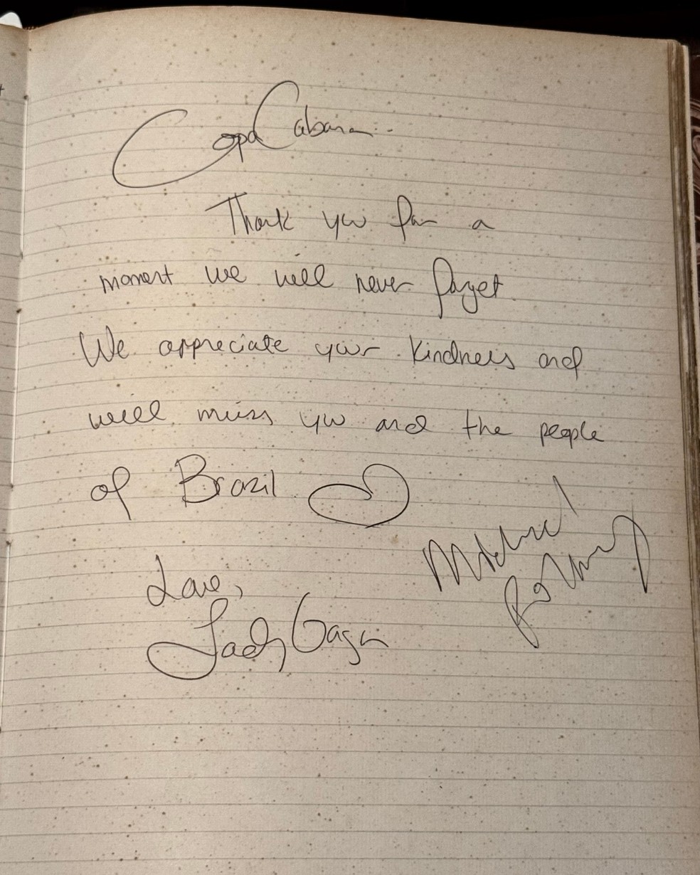 Recado de Lady Gaga no Livro de Ouro — 