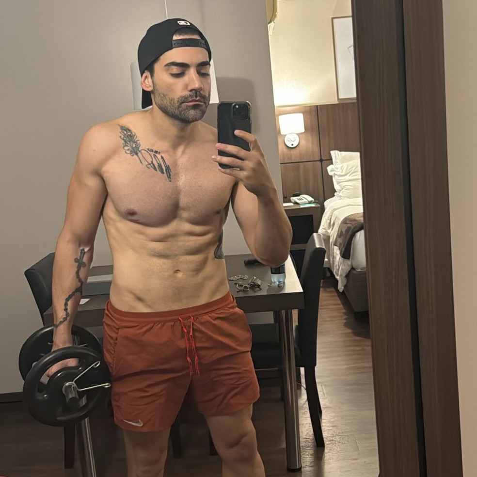 Benuto, da dupla com Guilherme, mostra corpo após lipo e rotina fitness ...