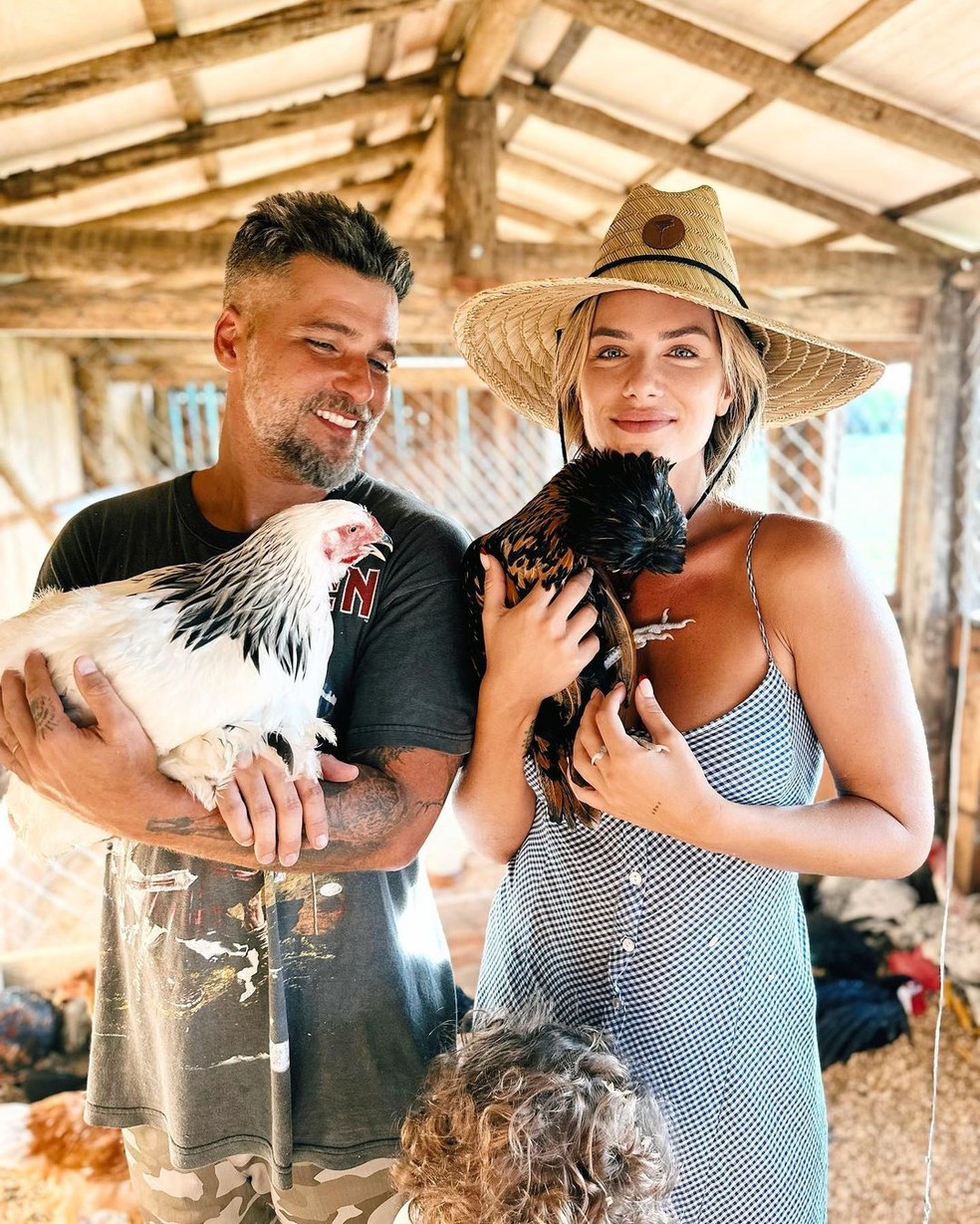 Giovanna Ewbank compartilha cliques de Zyan se divertindo em galinheiro  — Foto: Reprodução/Instagram