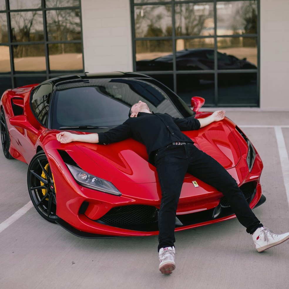 Influencer Whistlin Diesel compra Ferrari de mais de R$ 2 milhões só para destruí-la — Foto: Reprodução