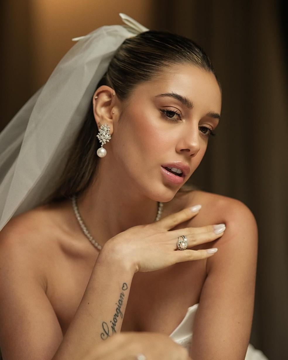 Arrascaeta e Camila Bastiani se casam no civil — Foto: Vanessa Silva/GQ Weddings