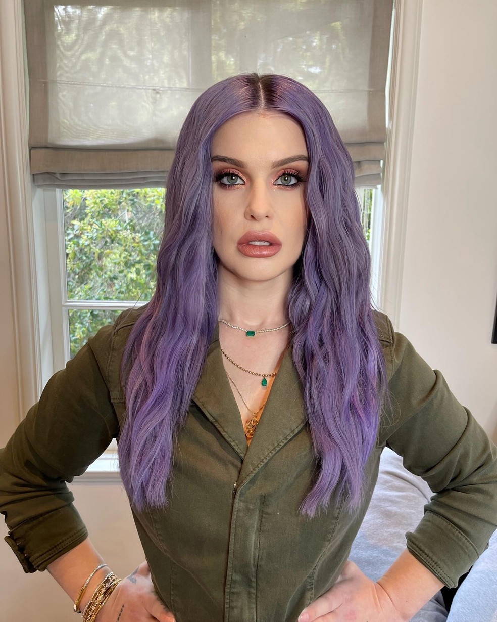 Kelly Osbourne mostra silhueta mais sequinha quatro meses após dar à luz