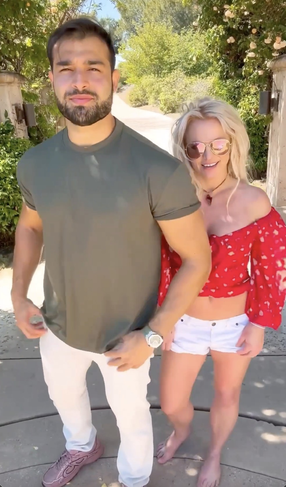 Britney Spears e Sam Asghari mostram momento romântico e espantam boatos de crise no casamento — Foto: Reprodução / Instagram
