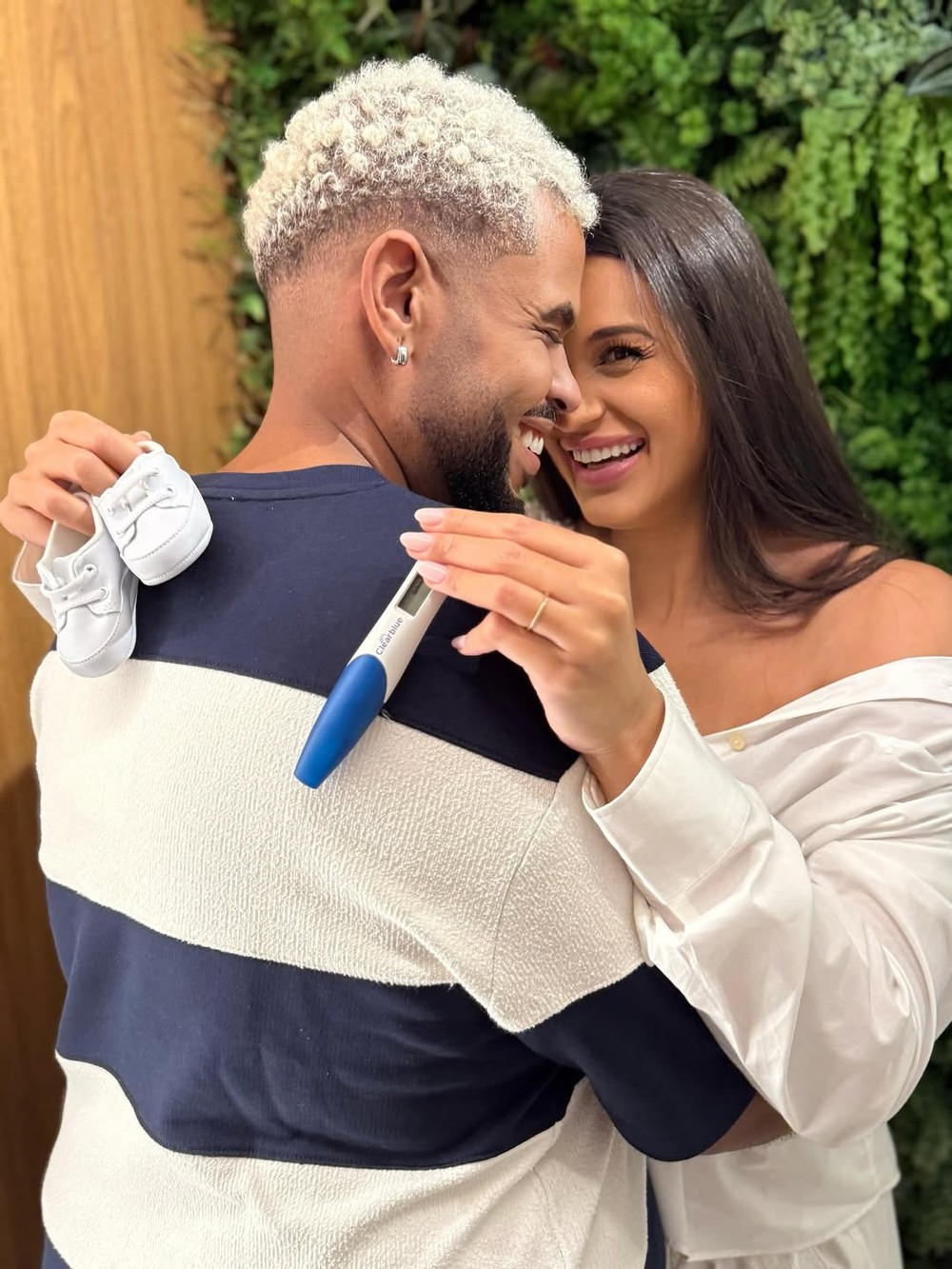 Vovô do ano! Péricles anuncia o nascimento do primeiro neto: 'Inesquecível'