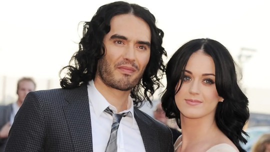Katy Perry está 'enojada' com acusações de estupro do ex-marido, diz site