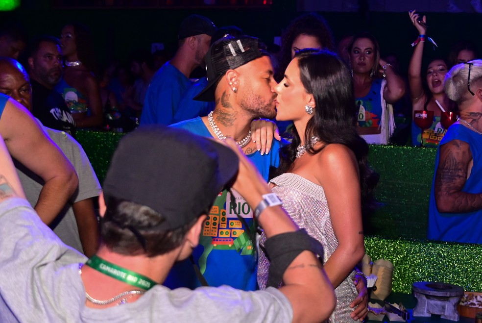 Neymar e Bruna Biancardi &mdash; Foto: Leo Franco / AgNews