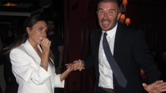 Victoria Beckham posta coladinha em David Beckham após revelar suposta traição: 'Ainda me faz rir'