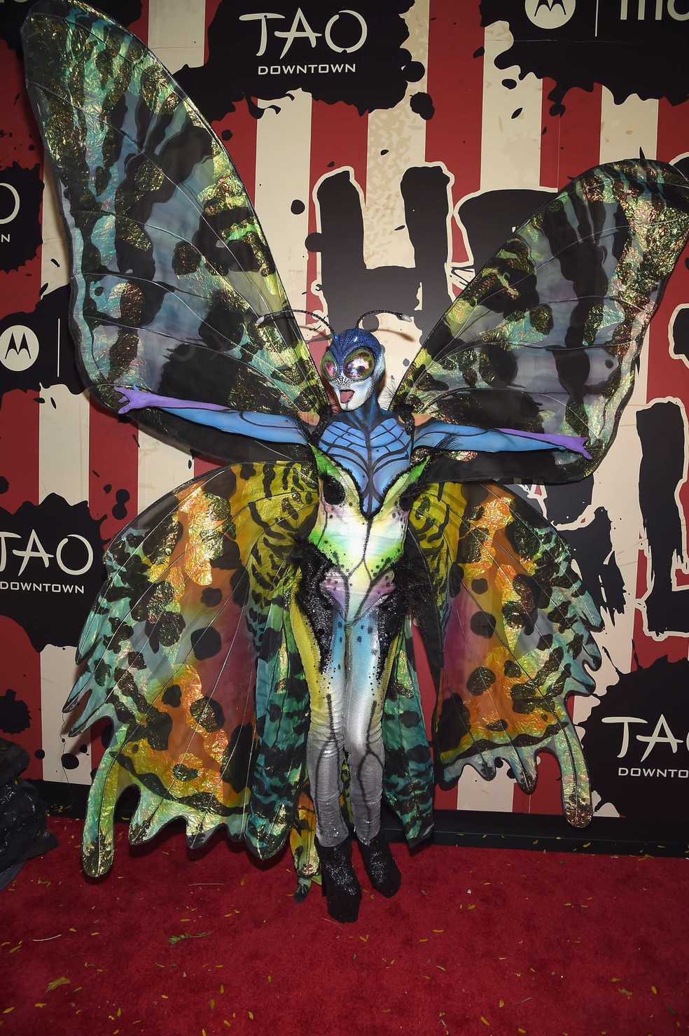 Heidi Klum de borboleta gigante para o Halloween de 2014 — Foto: Getty Images