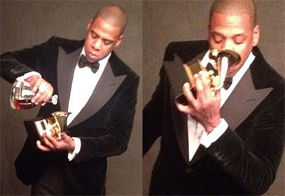 Jay-Z toma bebida em seu Grammy na premiação de 2013 — Foto: Reprodução