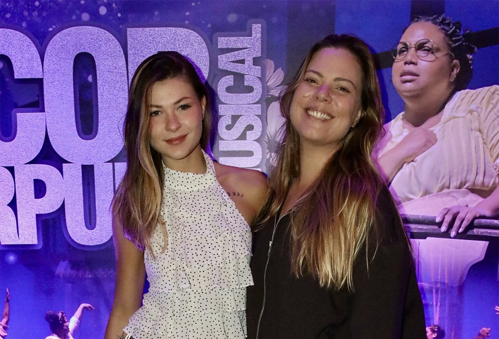 Nikki Meneghel e a irmã, Paloma Meneghel — Foto: Rogério Fidalgo/AgNews