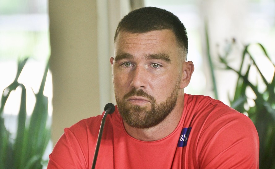 Travis Kelce durante passagem por SP
