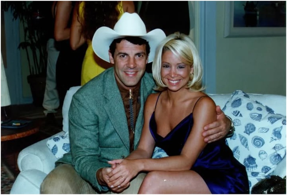 Gerson Brenner e Danielle Winits em 'Corpo Dourado' (1998) — Foto: Divulgação/Globo