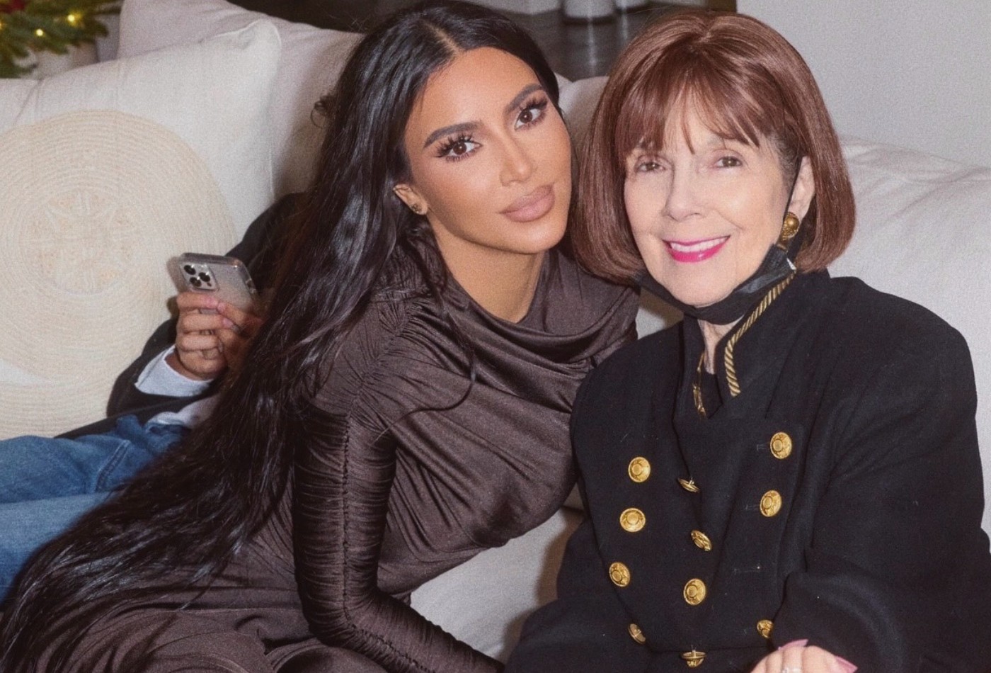 Kim Kardashian se despede da avó Mary Jo Campbell: 