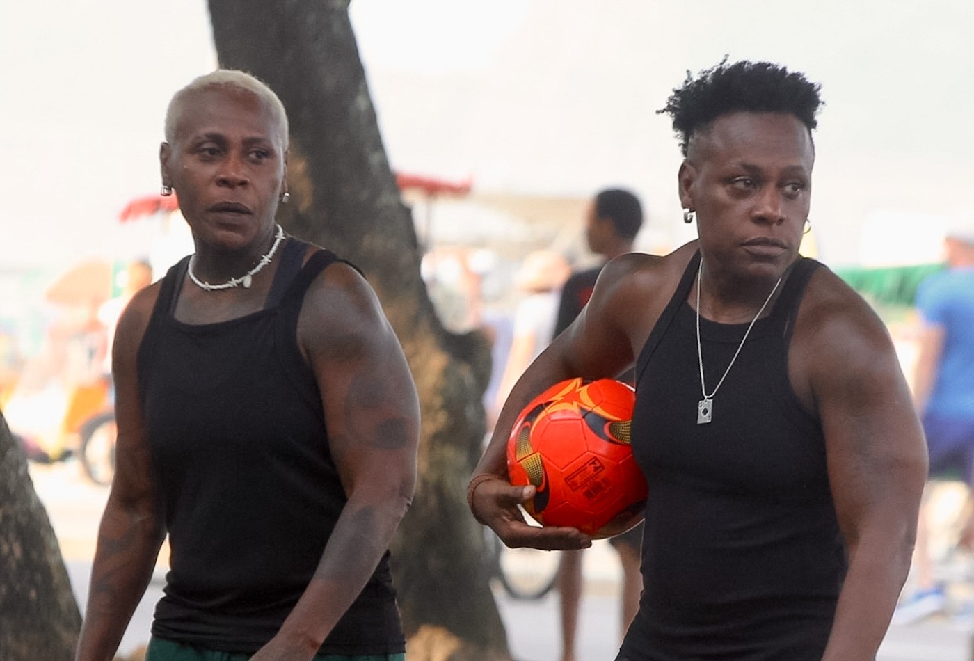 Após anunciar separação, Neném curte praia com Pepê e fala sobre o término com Thais Baptista: 
