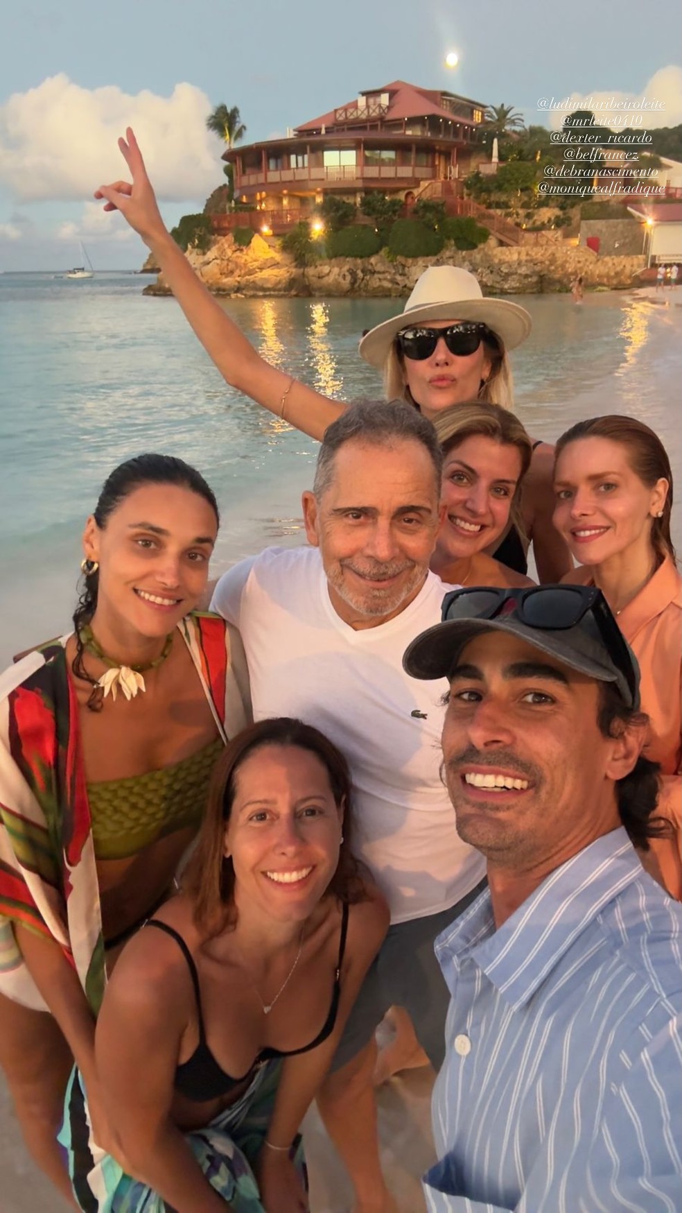 Gianne Albertoni, Débora Nascimento e Monique Alfradique em St. Barths, no Caribe — Foto: Reprodução/Instagram