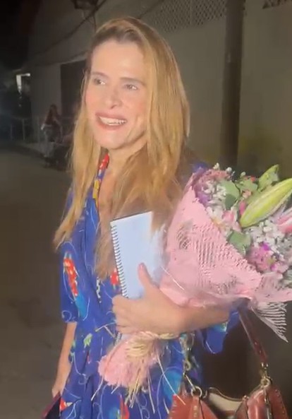 Ingrid Guimarães se emociona em estreia da filha no teatro: 'Estou quase desmaiando'