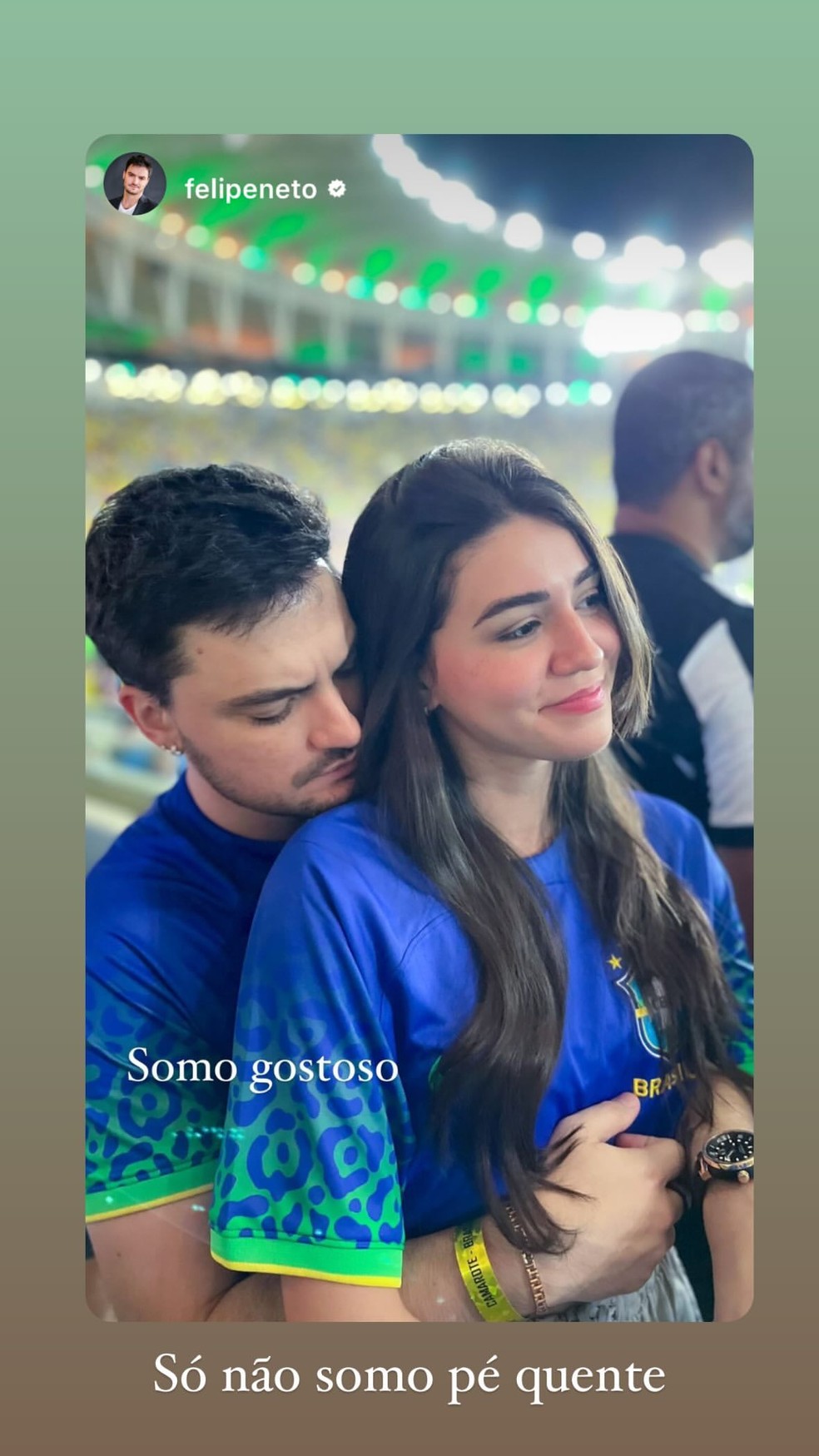 Felipe Neto e a namorada posam agarradinhos 'Somos gostosos'