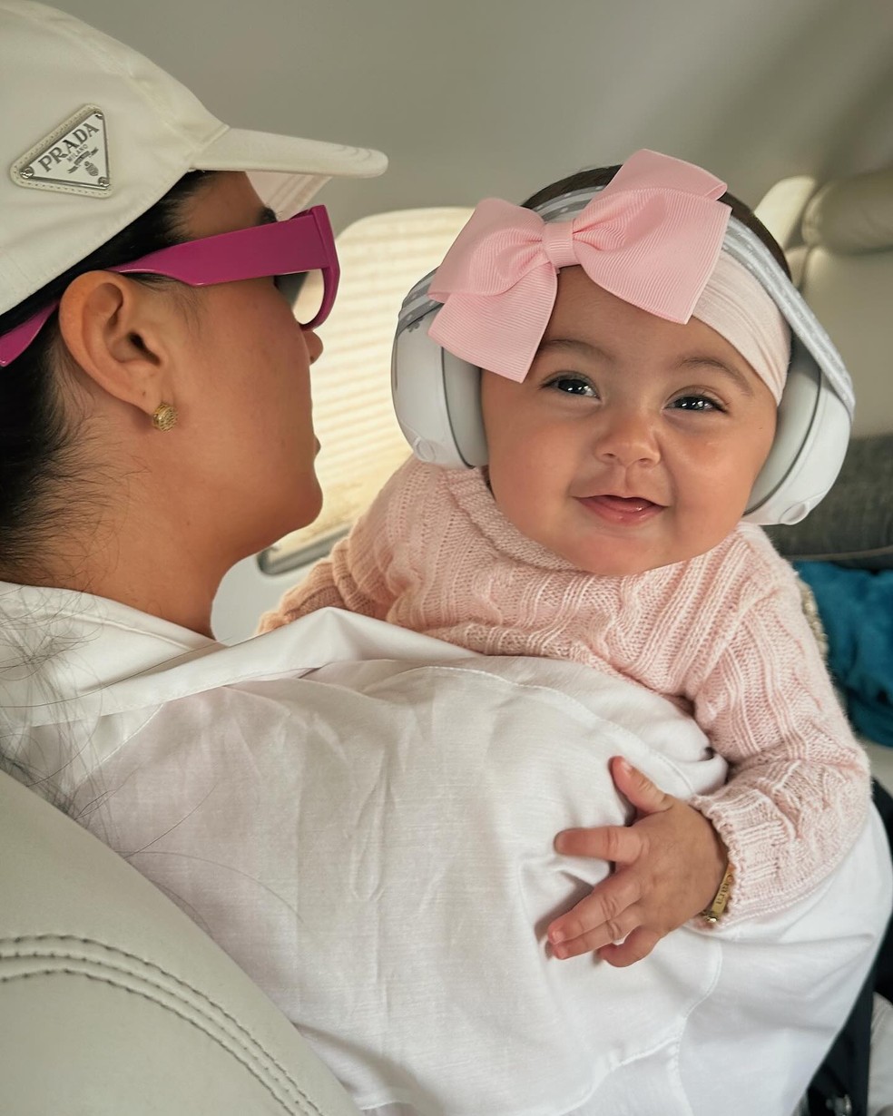 Graciele Lacerda posa com Clara — Foto: Reprodução/Instagram