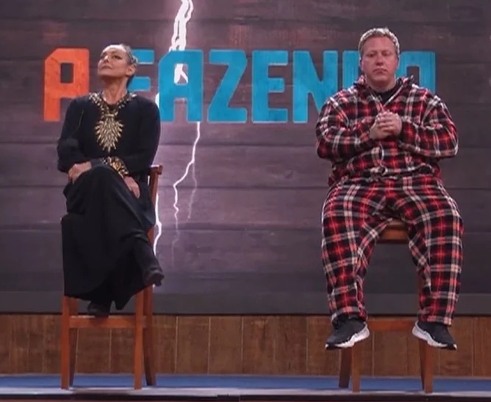 Giovanna Gold e Serginho Hondjakoof se enfrentaram na primeira roça de 'A Fazenda 18', que teve Stephanie Gomes como eliminada — Foto: Reprodução