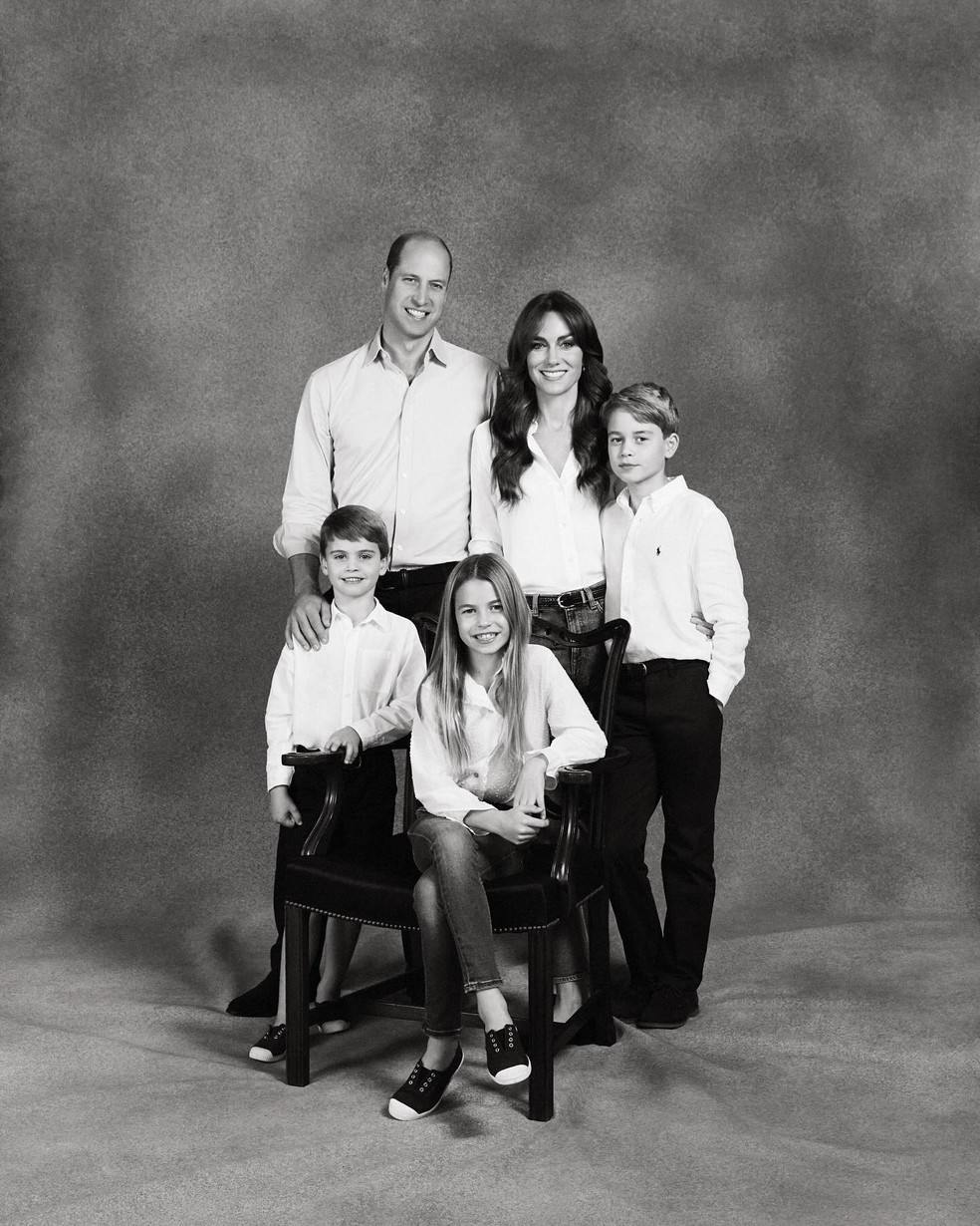 Príncipe William e Kate Middleton com os filhos, Louis, Charlotte e George — Foto: Divulgação