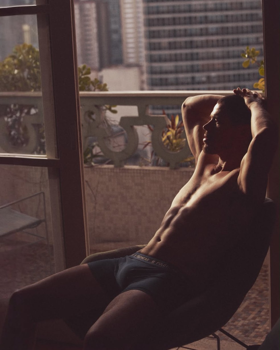 José Loreto surge só de cueca em ensaio e agita a web: 'A Pilar vai mandar apagar essas fotos, hein' — Foto: @renamchristofoletti