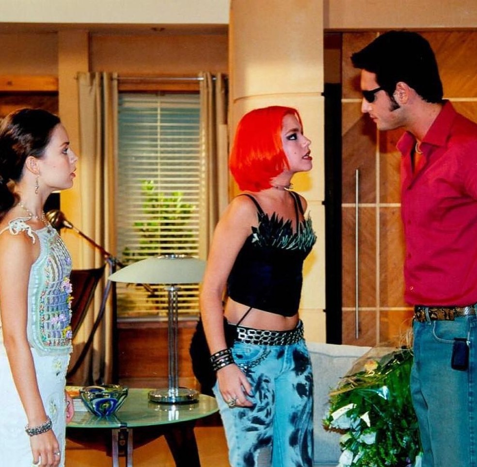 Sandy, Thaís Fersoza e Rodrigo Santoro em cena de 'Estrela Guia' (Globo, 2001), novela em que interpretaram Cristal, Gisela e Carlos Charles — Foto: TV Globo