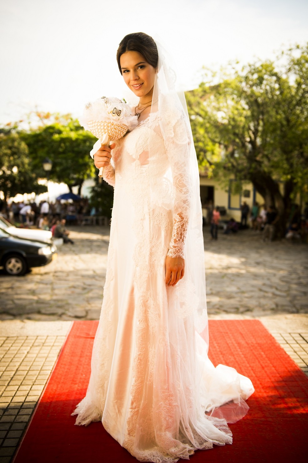 Bruna Marquezine com o vestido de noiva de Helena na novela Em Família (Globo, 2014) — Foto: João Miguel Junior/TV Globo