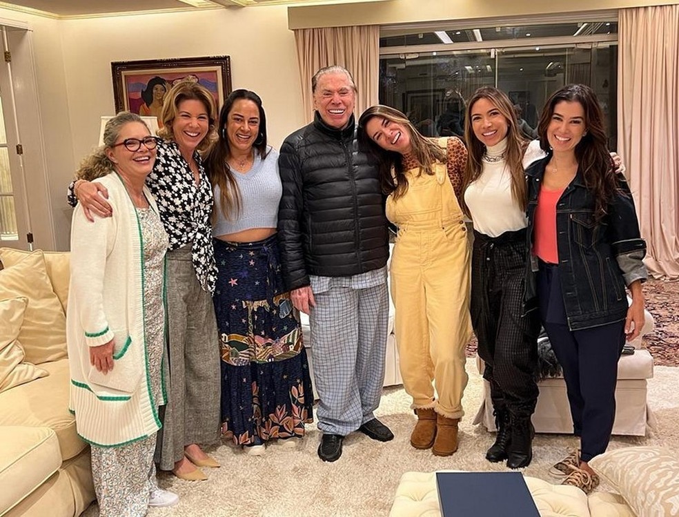 Cintia, Daniela, Silvia, Silvio Santos, Patrícia, Rebeca e Renata — Foto: Reprodução/Instagram