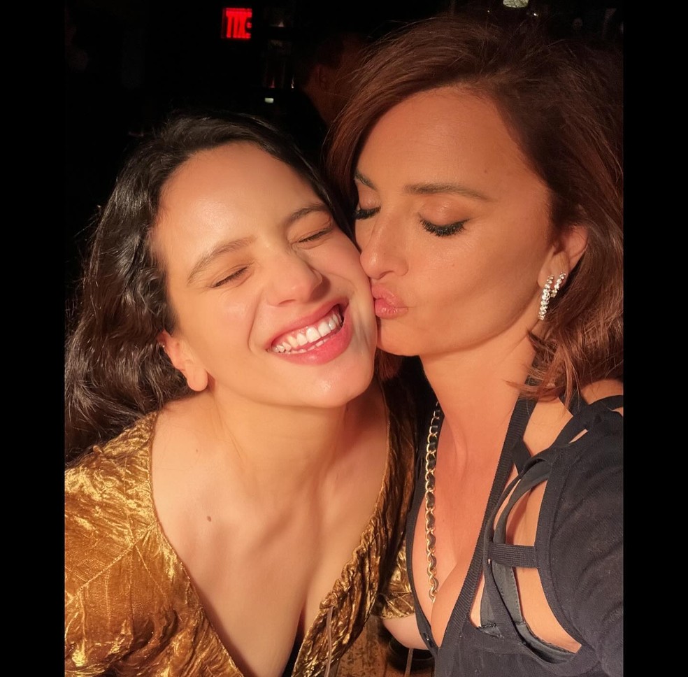 Rosalía e Penélope Cruz — Foto: Reprodução/Instagram
