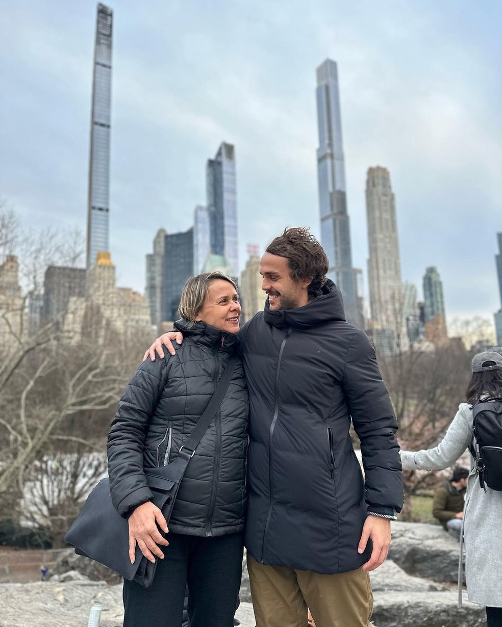 Giulia Gam e Theo Bial em NY — Foto: Reprodução/Instagram