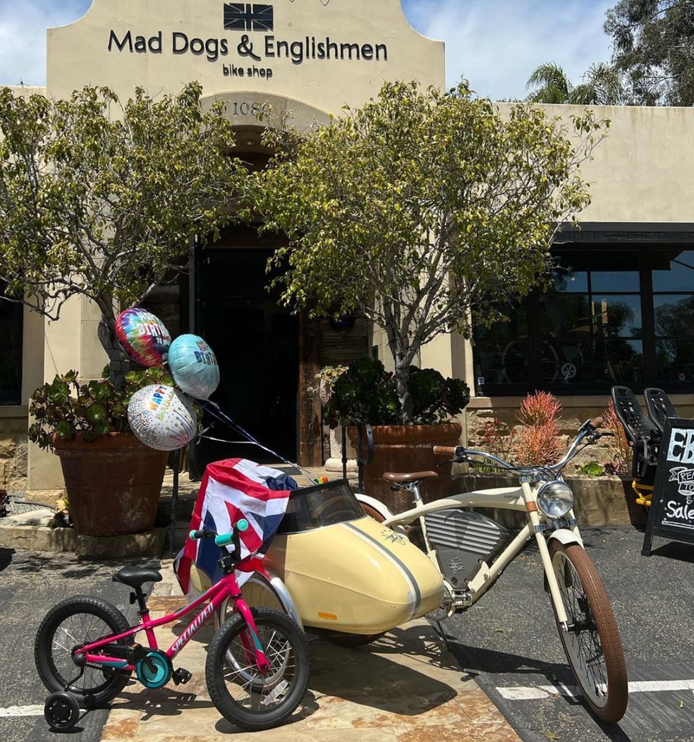 A loja que fica em Montecito, na Califórnia, e que tem donos britânicos, enviou uma bicicleta de presente para Archie — Foto: Reprodução / Instagram