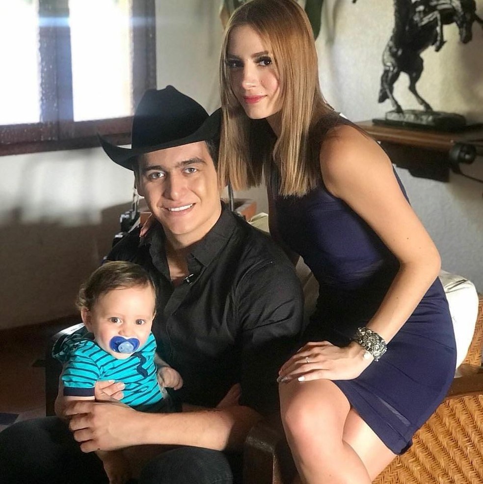 Julián era casado com a artista mexicana Imelda e pai de José Julian — Foto: Reprodução do Instagram