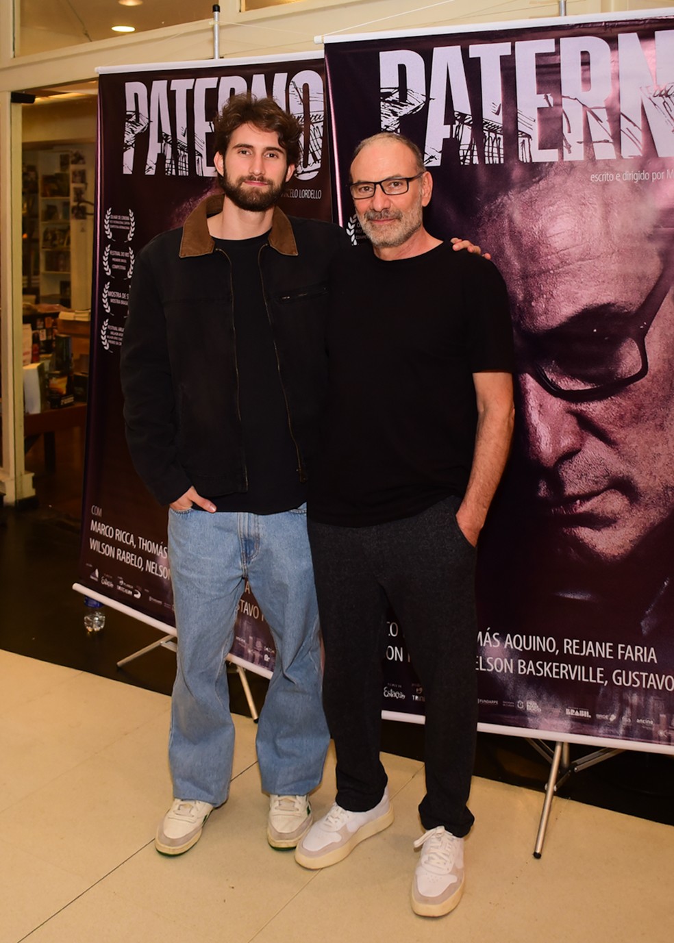 Marco Ricca posa com Felipe Ricca, seu filho com Adriana Esteves, em ...