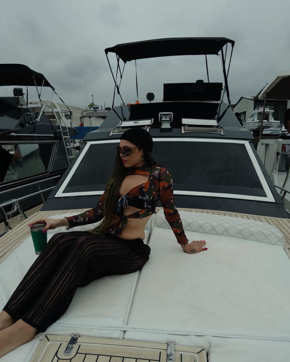 Aysha Benelli aproveitou o dia em iate — Foto: Reprodução/Instagram