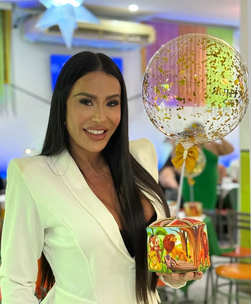 Gracyanne Barbosa explica ausência de Belo no aniversário do neto e ...