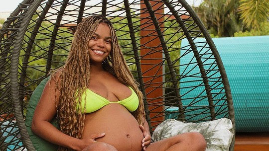 Jeniffer Nascimento exibe barrigão e celebra sete meses de gravidez