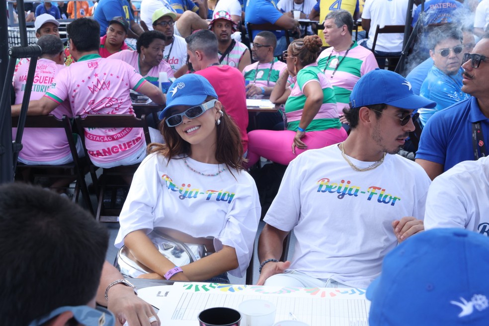 Giovanna Lancellotti e Gabriel David acompanham apuração das escolas de samba do Rio — Foto:  Anderson Borde e Daniel Pinheiro/AgNews