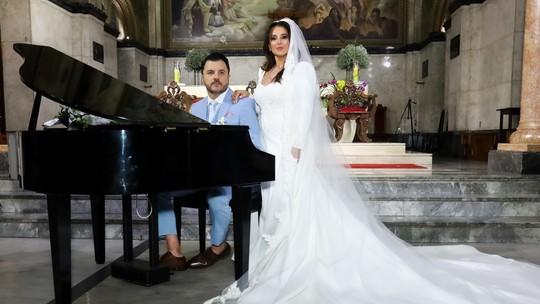 Mauricio Manieri e Iza Stein se casam com cerimônia religiosa em igreja de SP