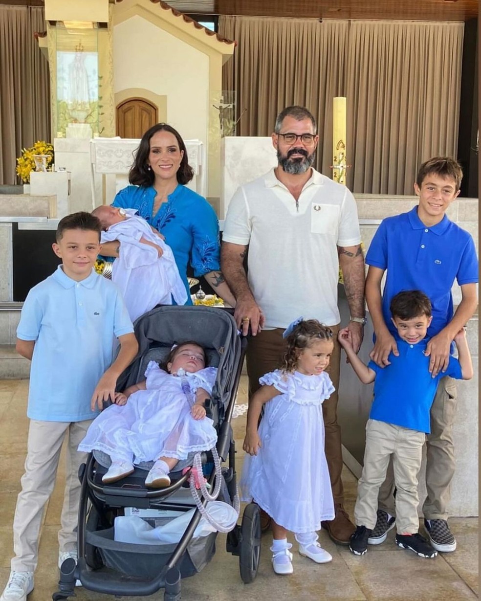 Juliano Cazarré e a família — Foto: Reprodução/Instagram