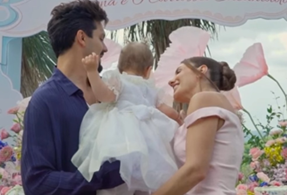 Luan Santana e Jade Magalhães comemoram 1 ano da filha, Serena — Foto: Reprodução/ Instagram