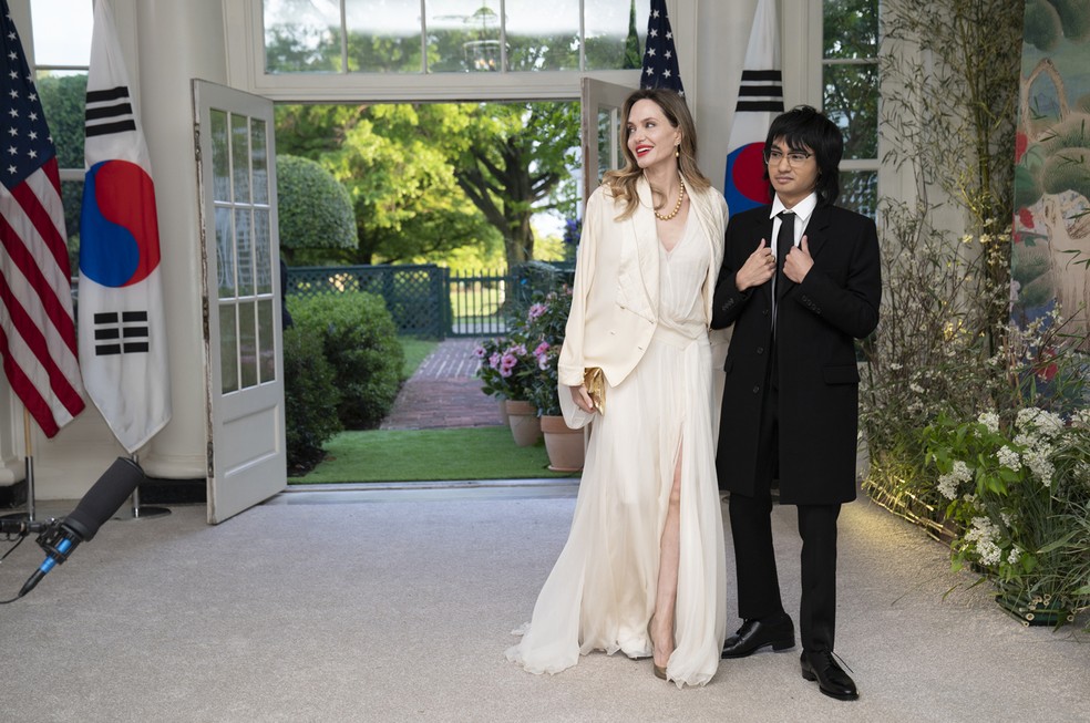 Angelina Jolie visita a Casa Branca junto com o filho Maddox Jolie-Pitt -  Estrelando