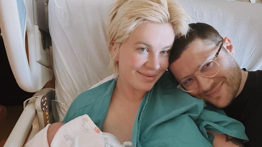 Ireland Baldwin dá à luz primeiro filho; bebê é primeiro neto de Alec Baldwin