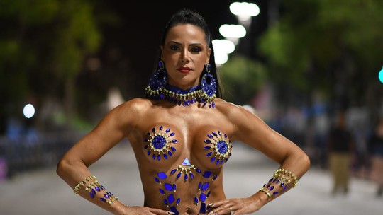 Após Rio, musa da Portela usa tapa-sexo no Carnaval do Rio Grande do Sul