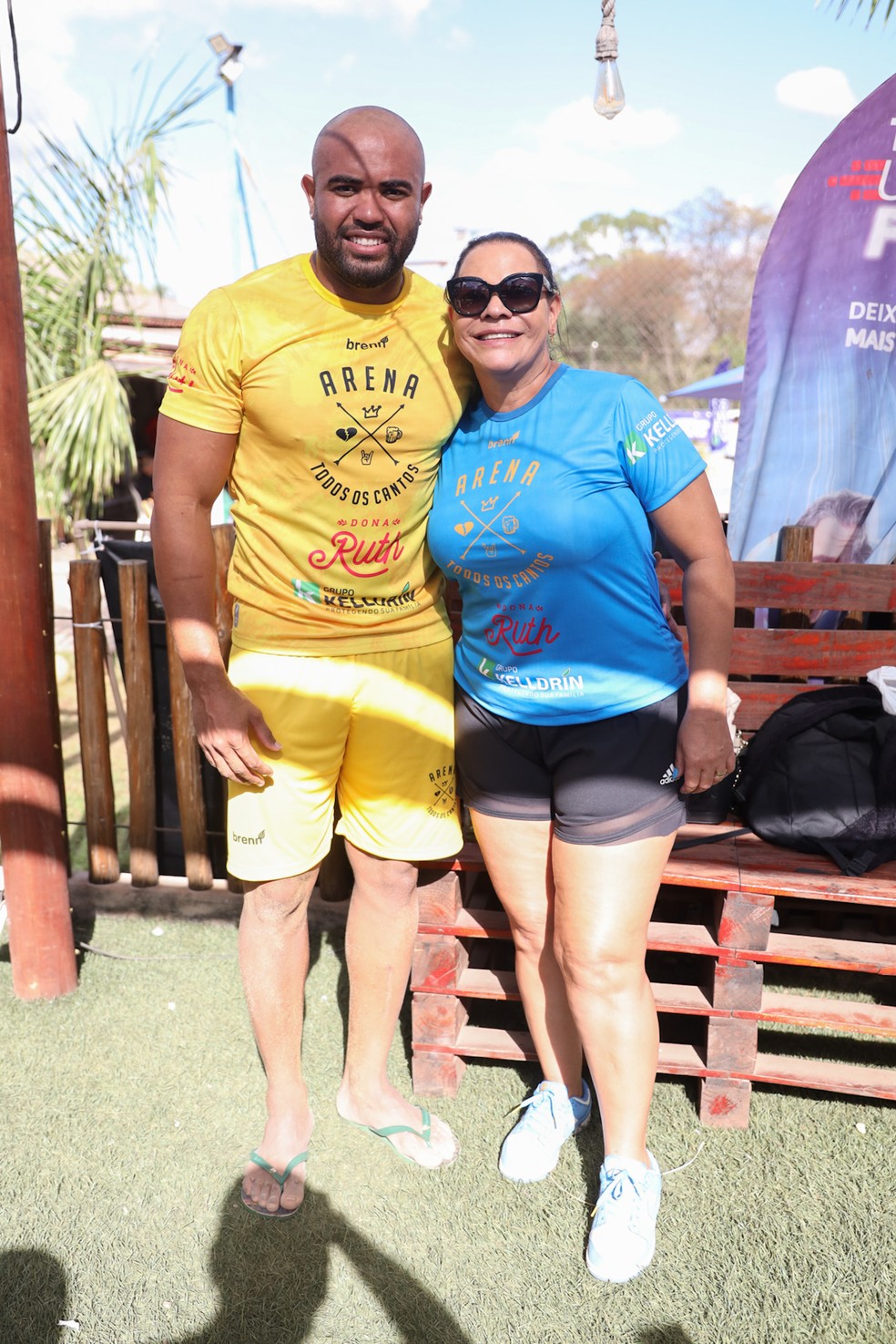Dona Ruth, mãe de Marília Mendonça, e o marido, Deyvid Fabrício — Foto: Lucas Ramos / Brazil News