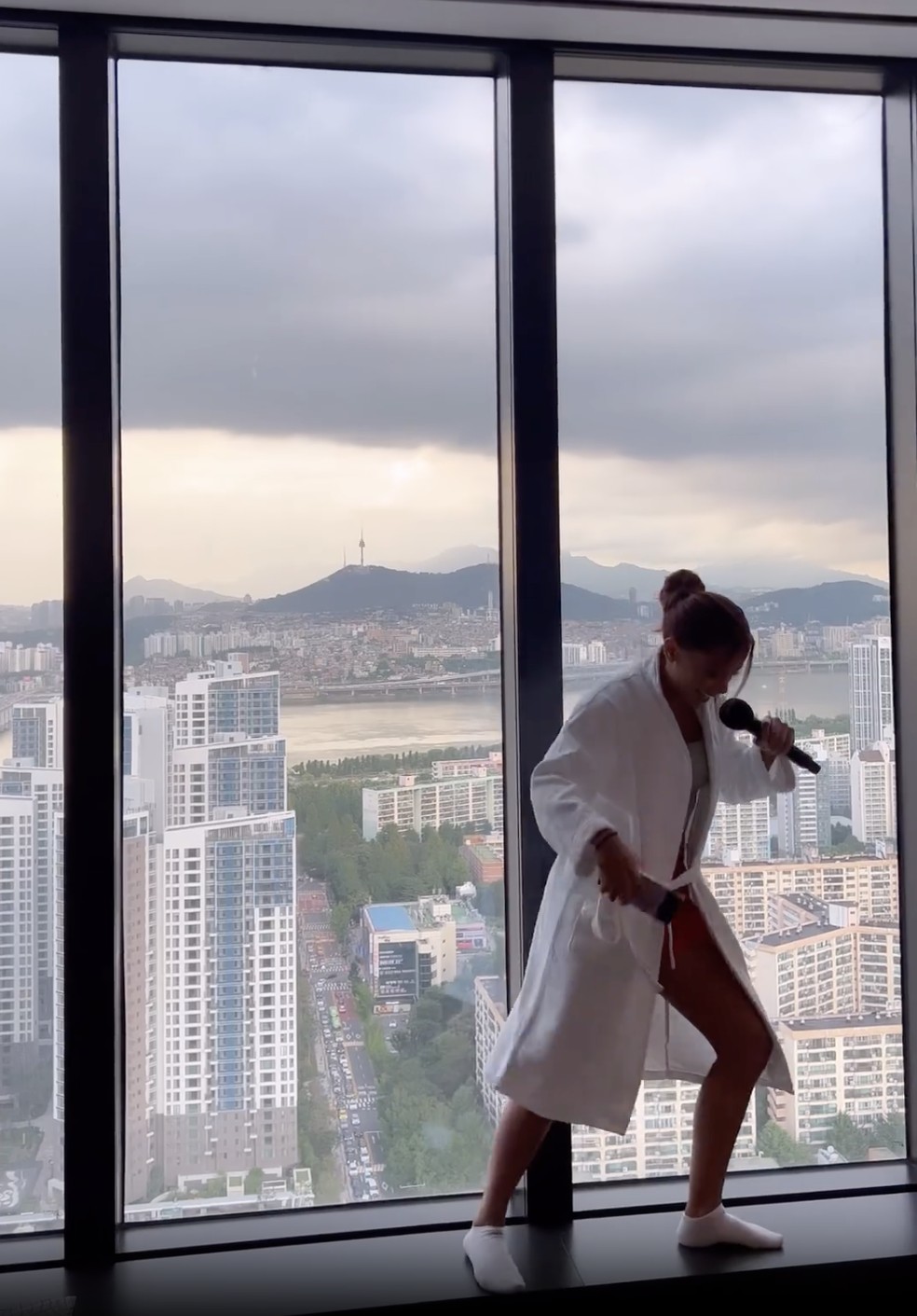 Anitta está em viagem pela Coréia do Sul — Foto: Reprodução / Instagram
