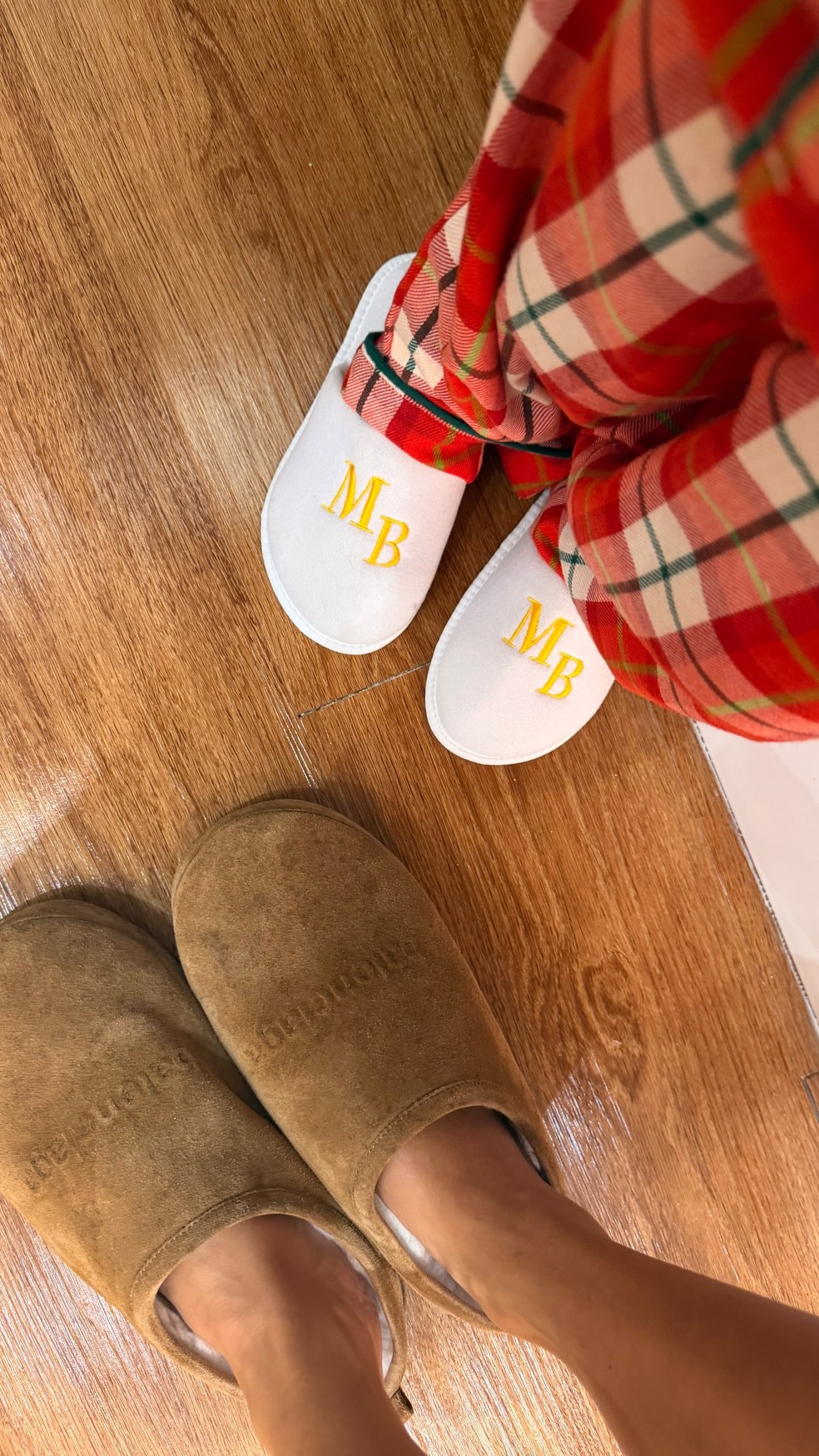 Bruna Biancardi, Neymar, Mavie e Mel curtem noite do pijama com cabana e pizza — Foto: Reprodução/Instagram