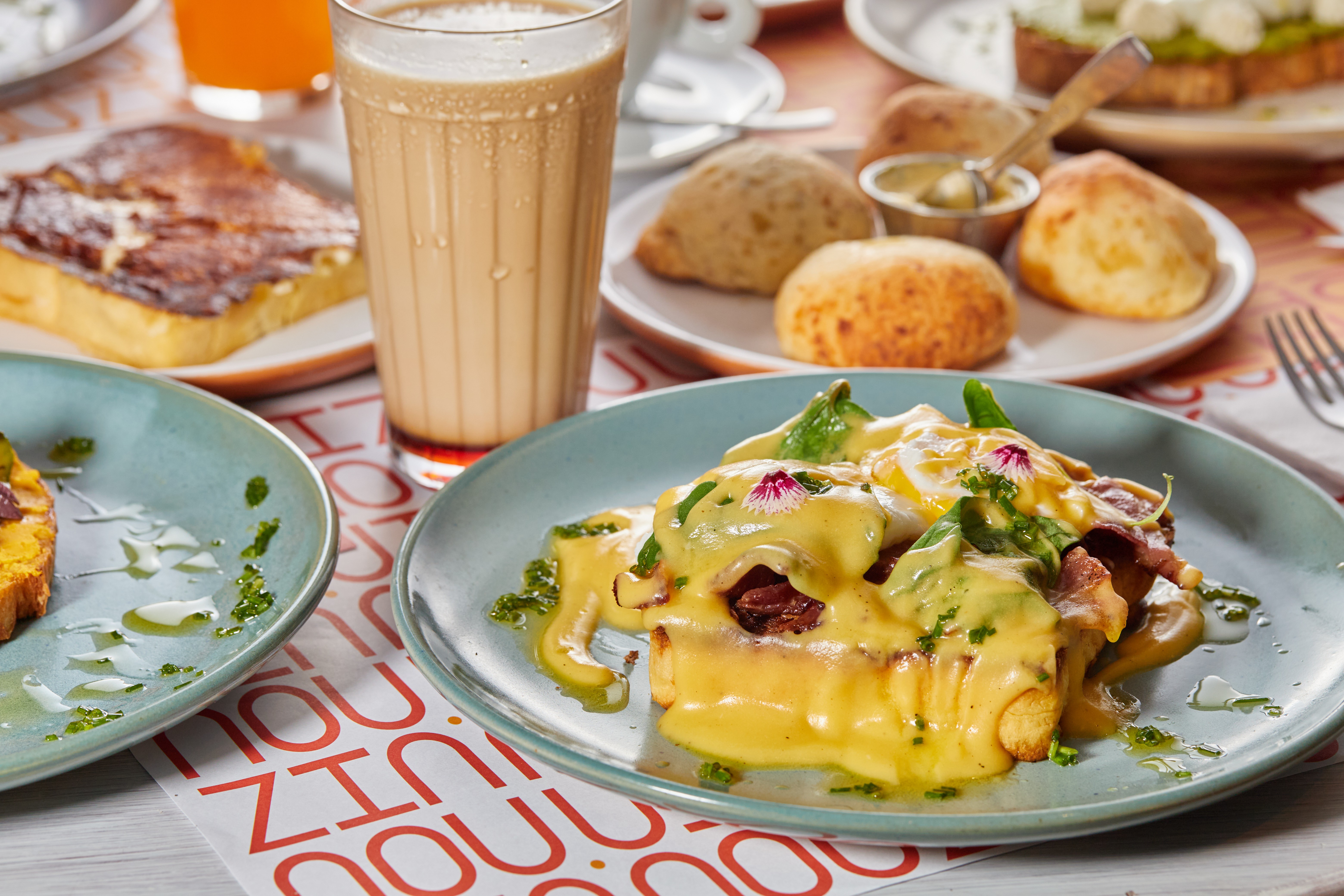 De ovos beneditinos ao avocado toast: 10 lugares para tomar brunch em São Paulo - QTU Questões do Universo